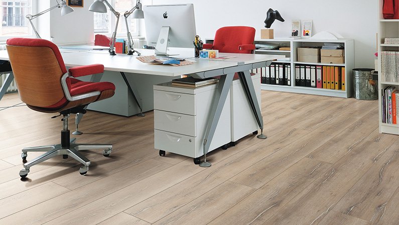 Ламинат Haro Tritty 100 Gran Via 4V дуб дюна выбеленный 530340 фото в интерьере Ламинат Haro Tritty 100 Gran Via 4V дуб дюна выбеленный 530340 фото в интерьере